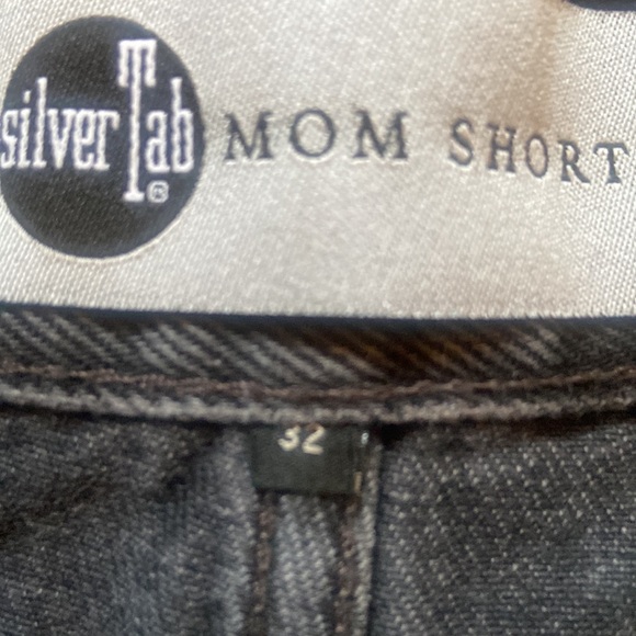 NWT Levi's Silvertab™ High-Rise Mom Jean Shorts Black 32 - Picture 8 of 12